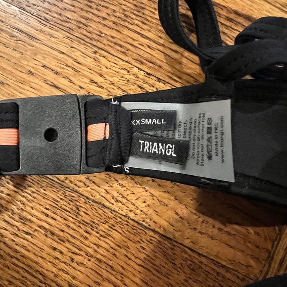 TRIANGL iconic style neoprene bikin with neoprene drawstring bag - Picture 5 of 14